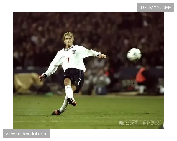 雷耶斯-克利里英甲上演吊射神技 重现贝克汉姆经典一幕